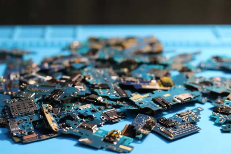 Replaceable Phone Batteries Are Coming Back